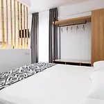 Golden فندق كريس أكتي