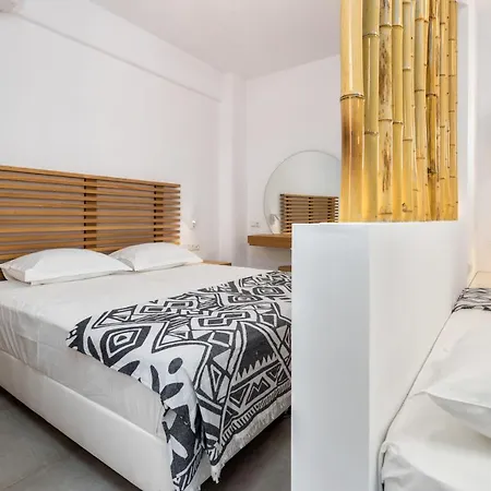 Golden Chrisi Akti (Paros)
