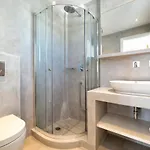 Golden فندق