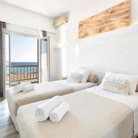 Golden Chrisi Akti (Paros)