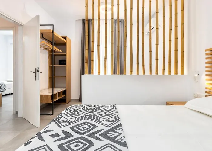 Golden Chrisi Akti (Paros)