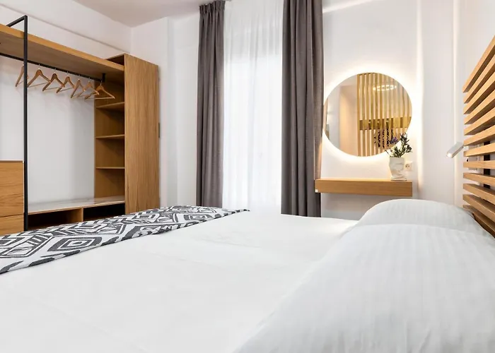 ホテル Golden クリシ・アクティ