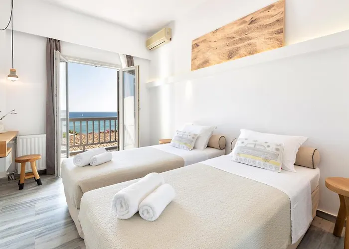 Golden Chrisi Akti (Paros)